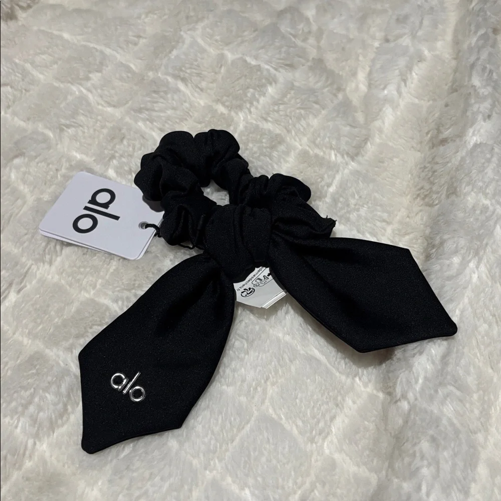 ALO Yoga Airlift Rhythm Scrunchie